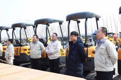 恒特挖掘機(jī)再發(fā)15臺微型挖掘機(jī)交付客戶
